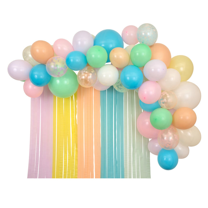 Ballongirlande pastel mit Kreppbändern
