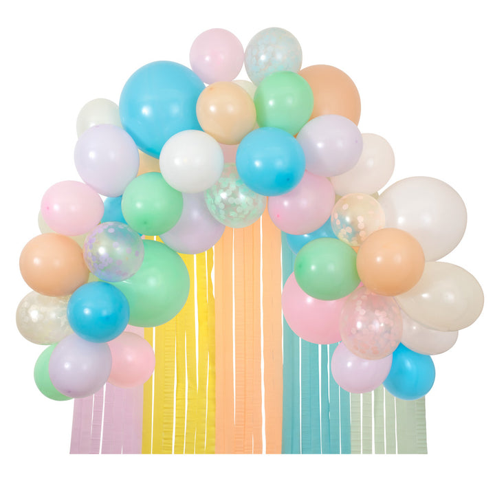 Ballongirlande pastel mit Kreppbändern
