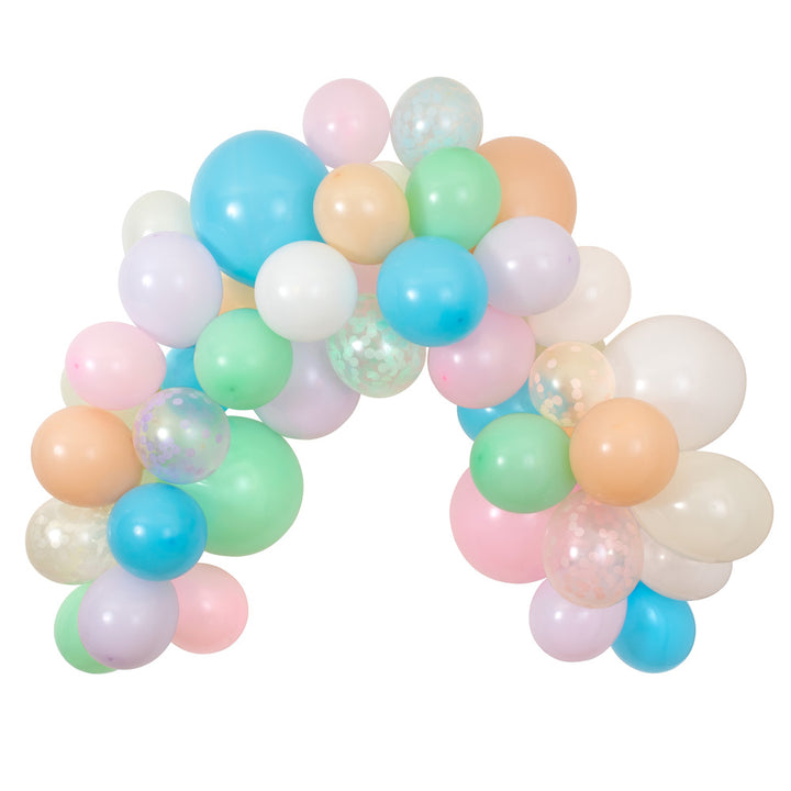 Ballongirlande pastel mit Kreppbändern